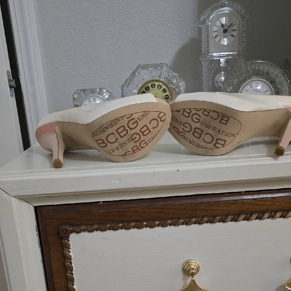 BCBGMaxAzria Cream and Tan Peep Toe Heels - Picture 5 of 6